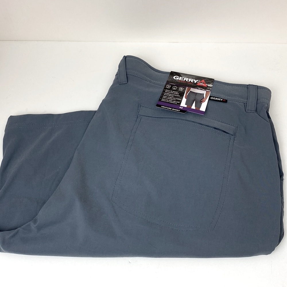 Gerry venture shorts size 40 NWT! Adjustable waist strap